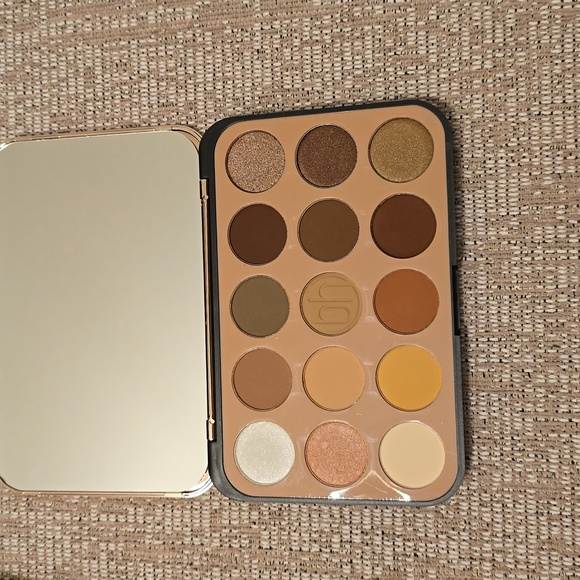 BH Cosmetics eyeshadow palette - Picture 2 of 3